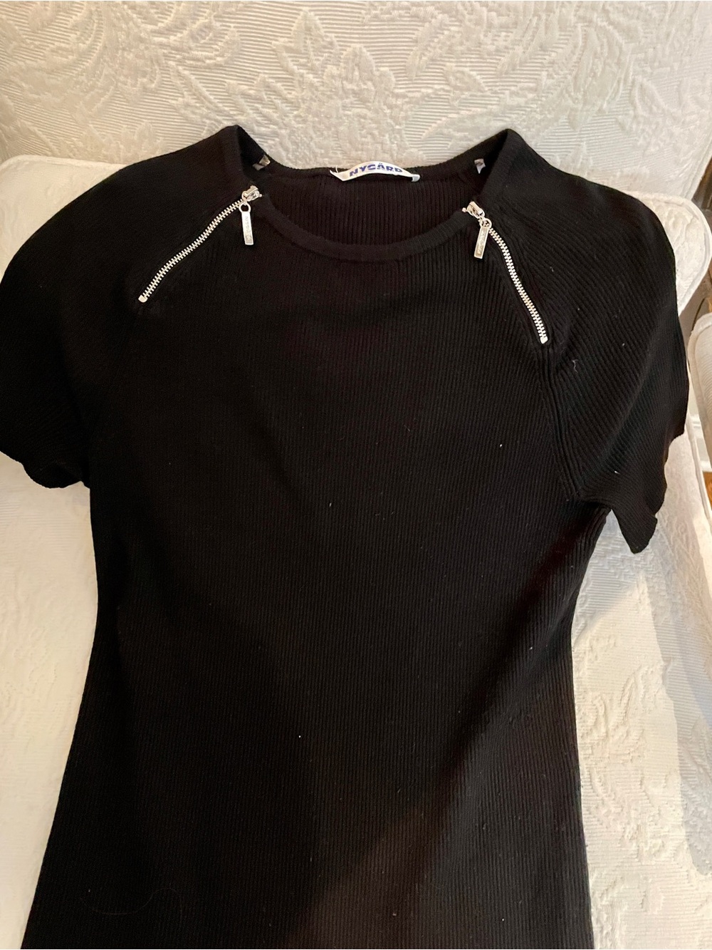 Peter Nygard Black Ribbed Short Sleeve Top with Silver Zipper Accents